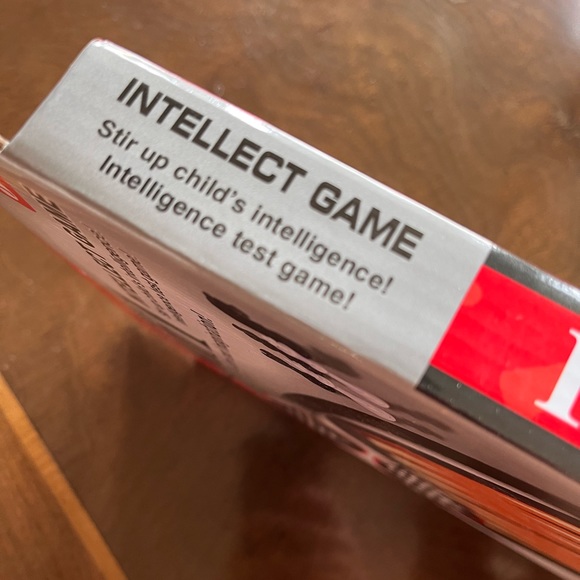 NWOT GAME BOARD AND PIECES - Picture 3 of 5